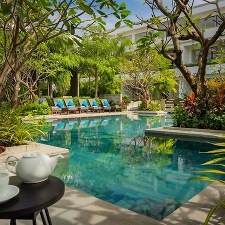 סיאם ריפ Eightfold Urban Resort מראה חיצוני תמונה The swimming pool at the hotel