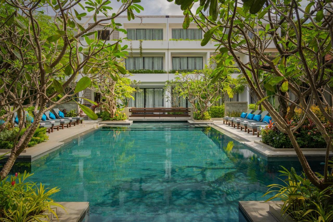 סיאם ריפ Eightfold Urban Resort מראה חיצוני תמונה The hotel's swimming pool