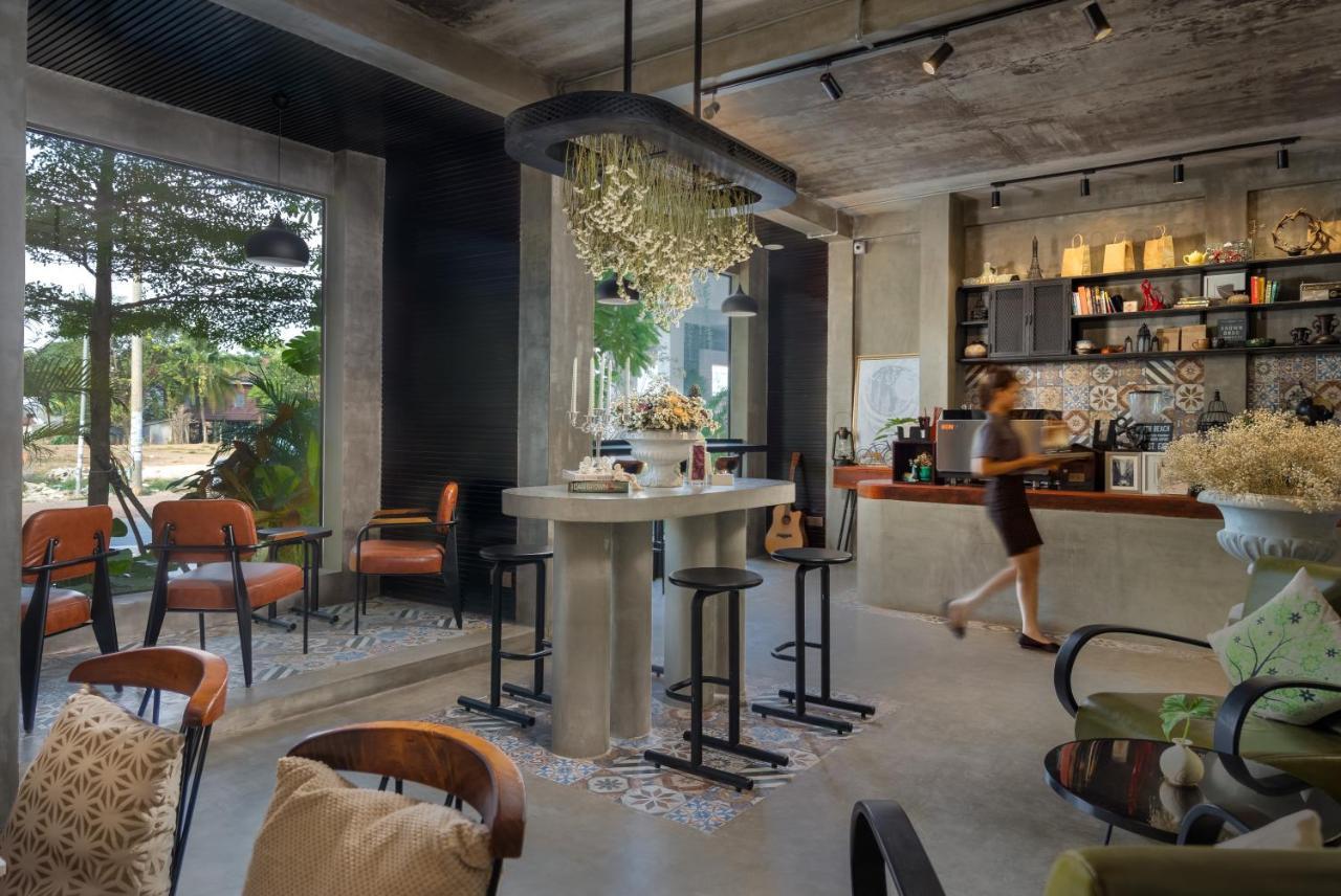 סיאם ריפ Eightfold Urban Resort מראה חיצוני תמונה Interior of a coffee shop in Bangkok, Thailand