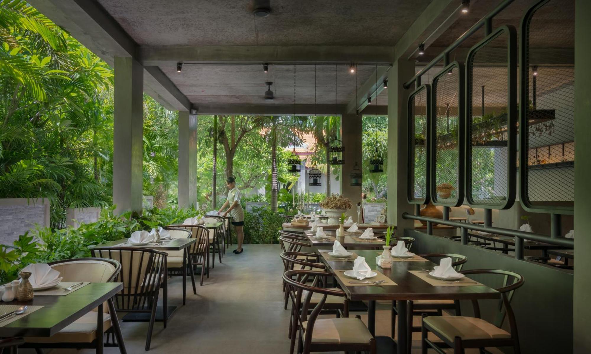 סיאם ריפ Eightfold Urban Resort מראה חיצוני תמונה Restaurant interior