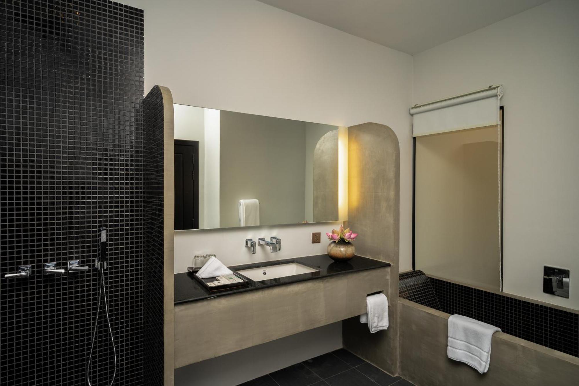 סיאם ריפ Eightfold Urban Resort חדר תמונה Bathroom